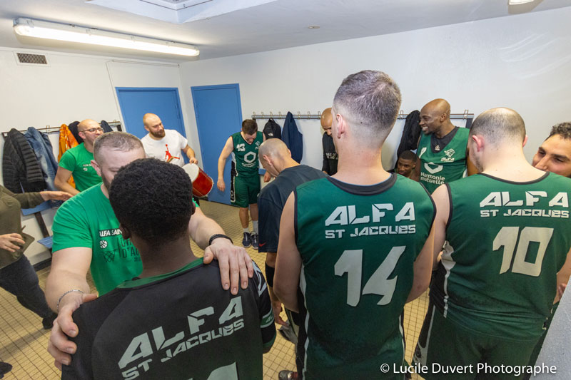 photographe-professionnelle-basketball-vestiaires