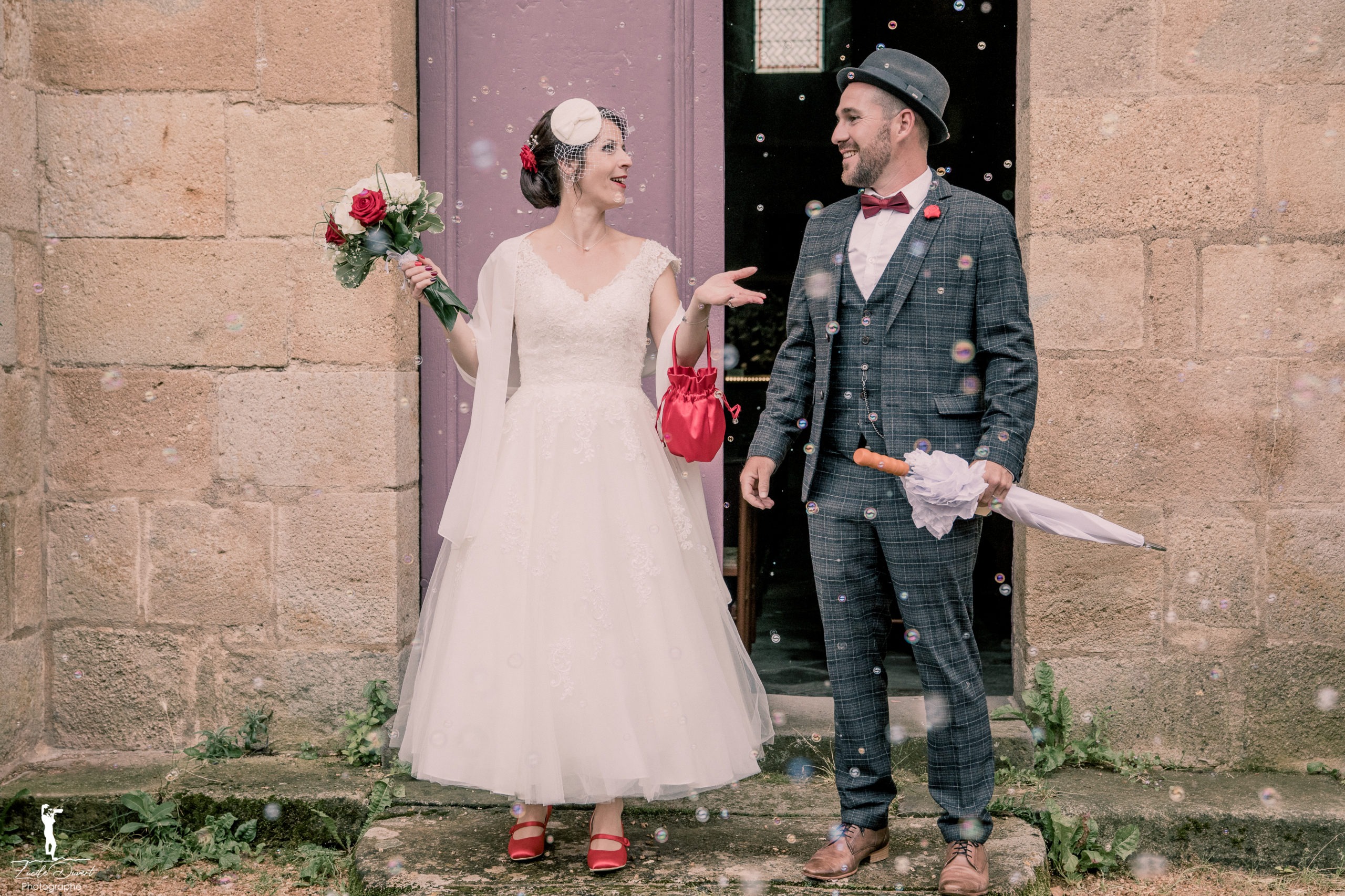 Lucile Duvert Photographe Mariage Sortie église Auvergne Aydat